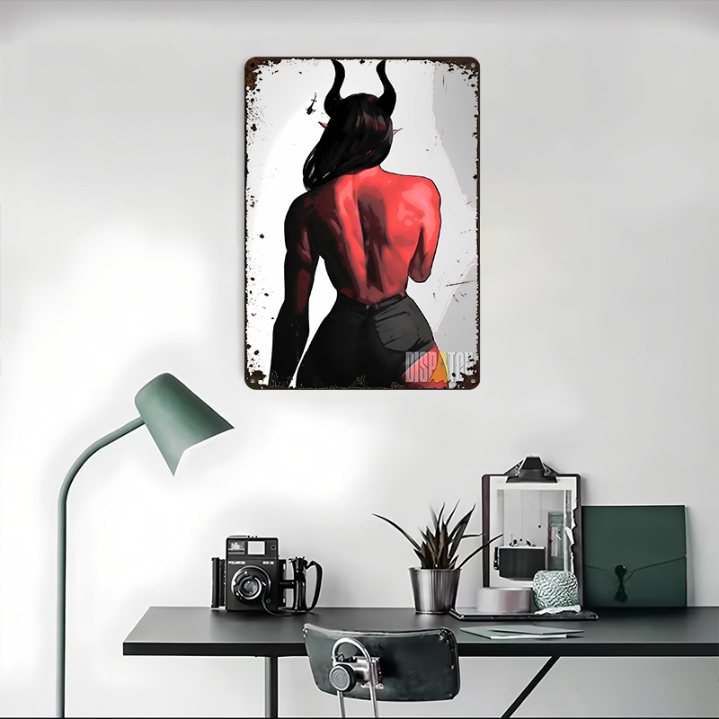 Red-skinned Demon Woman Back V - Women Accessories Poster 评论和价格
